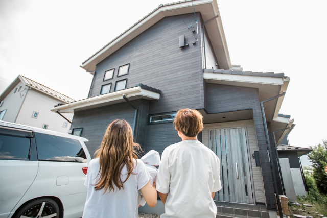 注文住宅を建てた若い夫婦