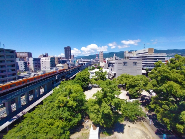 緑が多い西宮市の町並み