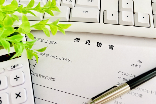 見積書と電卓